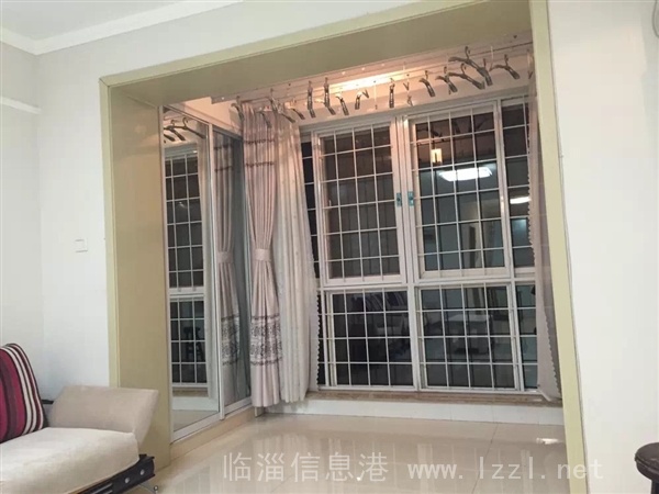 恒生國際一樓出租90平/拎包即可入住，帶所有家電家具/年租/最低1600每月